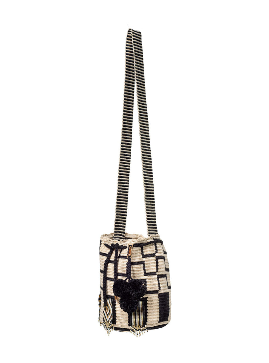 Medium Mochila Wayuu Capunia Black